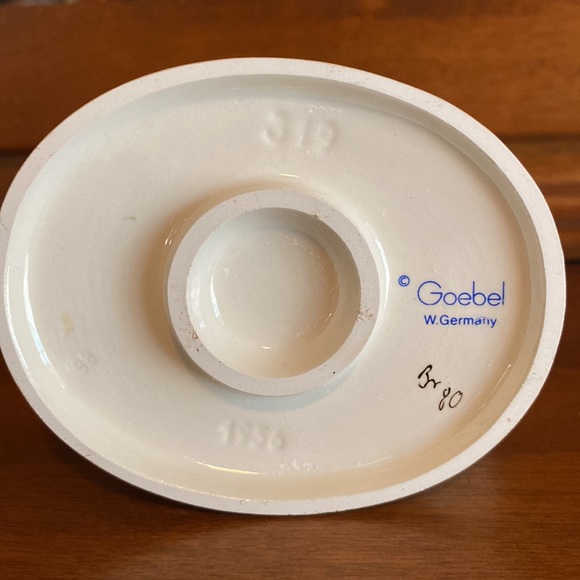 🖤TM6 ‘Doll Bath’ Hummel Goebel #319 - Picture 7 of 7